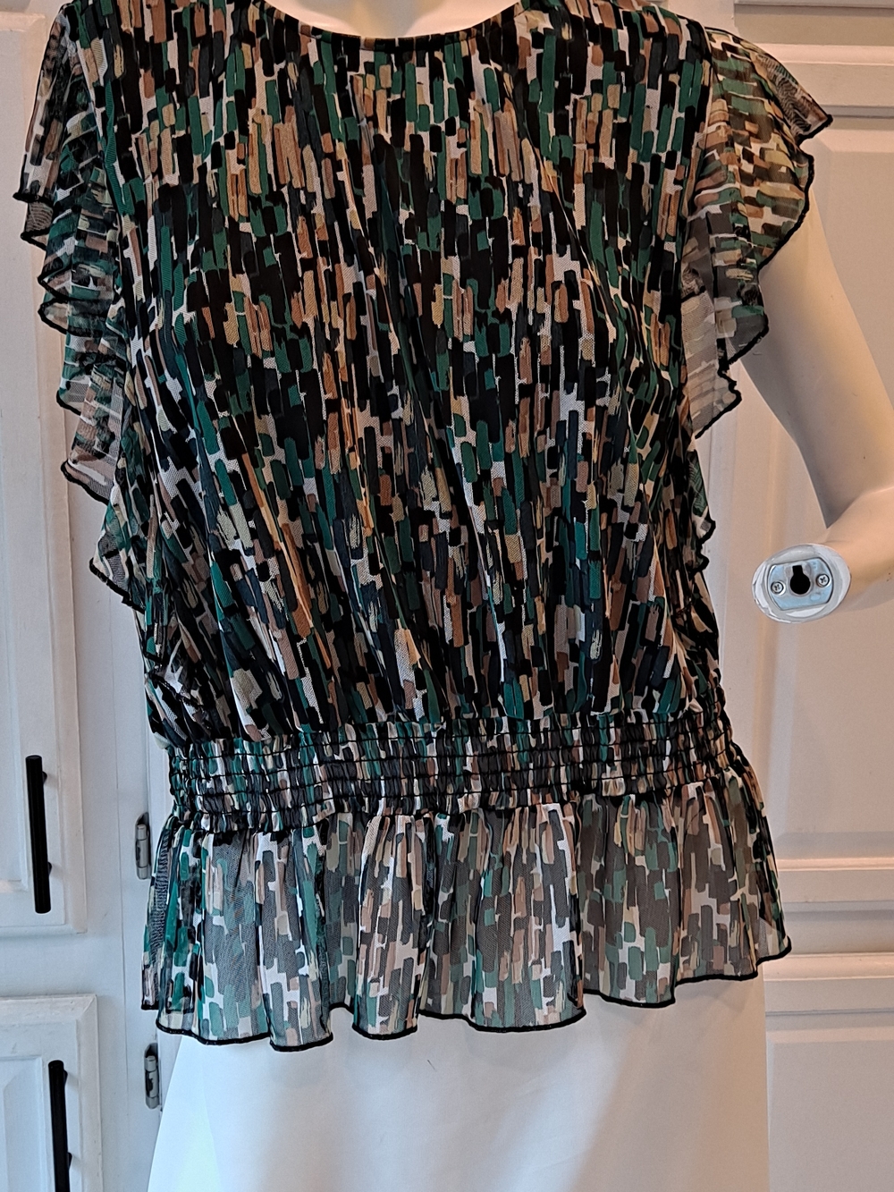 Free Rose Green Black Tan Patterned Ruffle Flutter Sleeve Blouse Smocked Waist